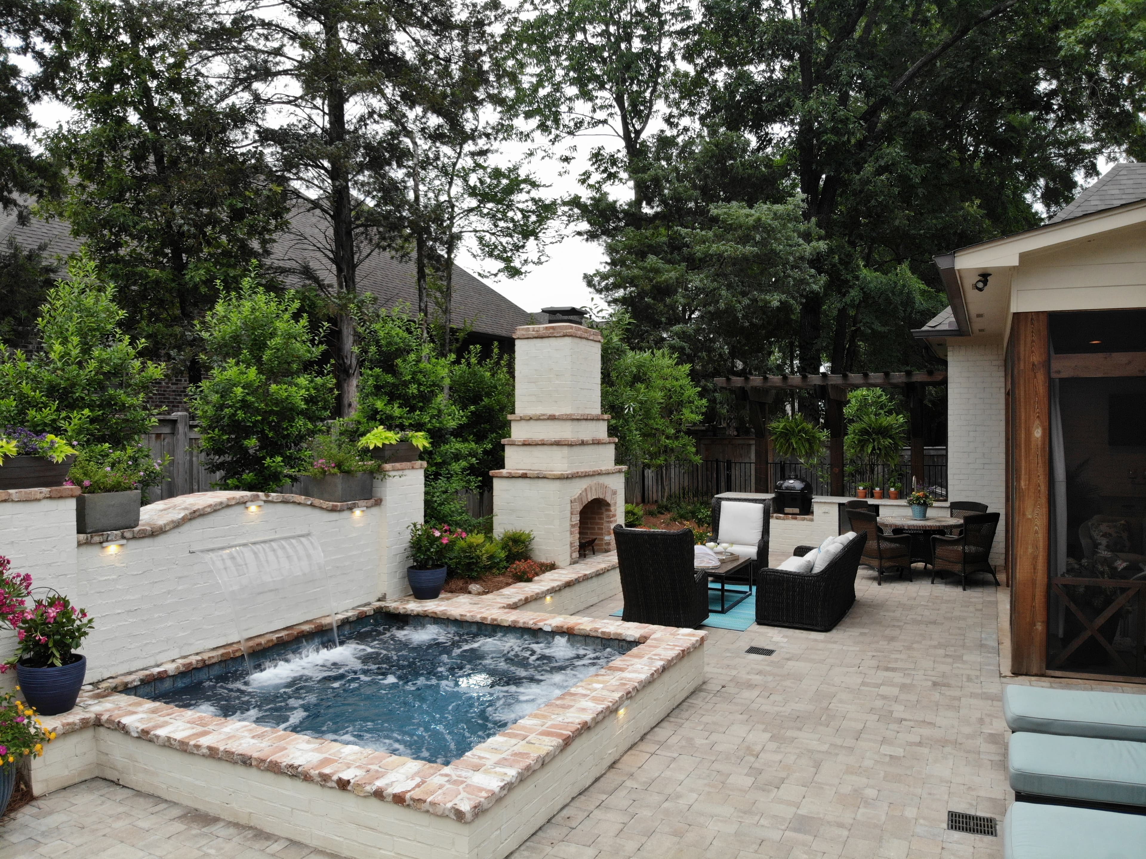Pool with Raised Spa