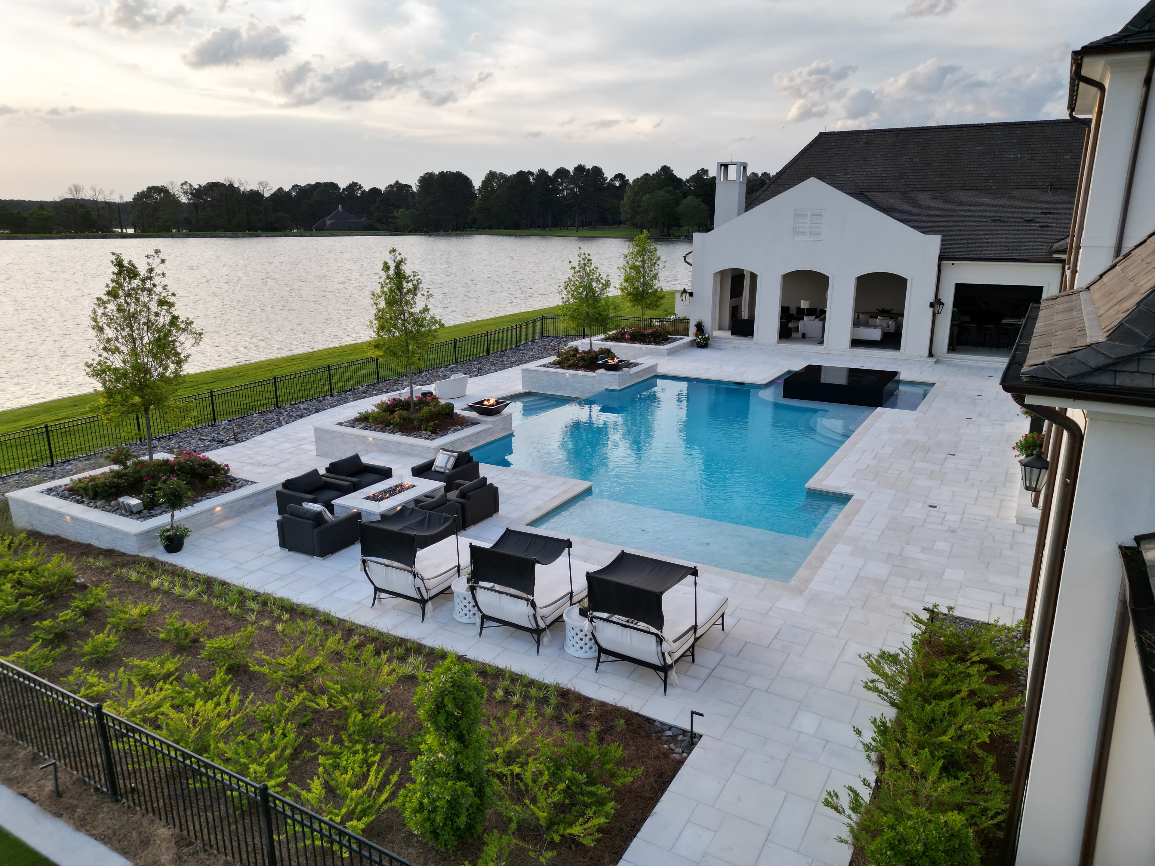 Custom inground swimming pool